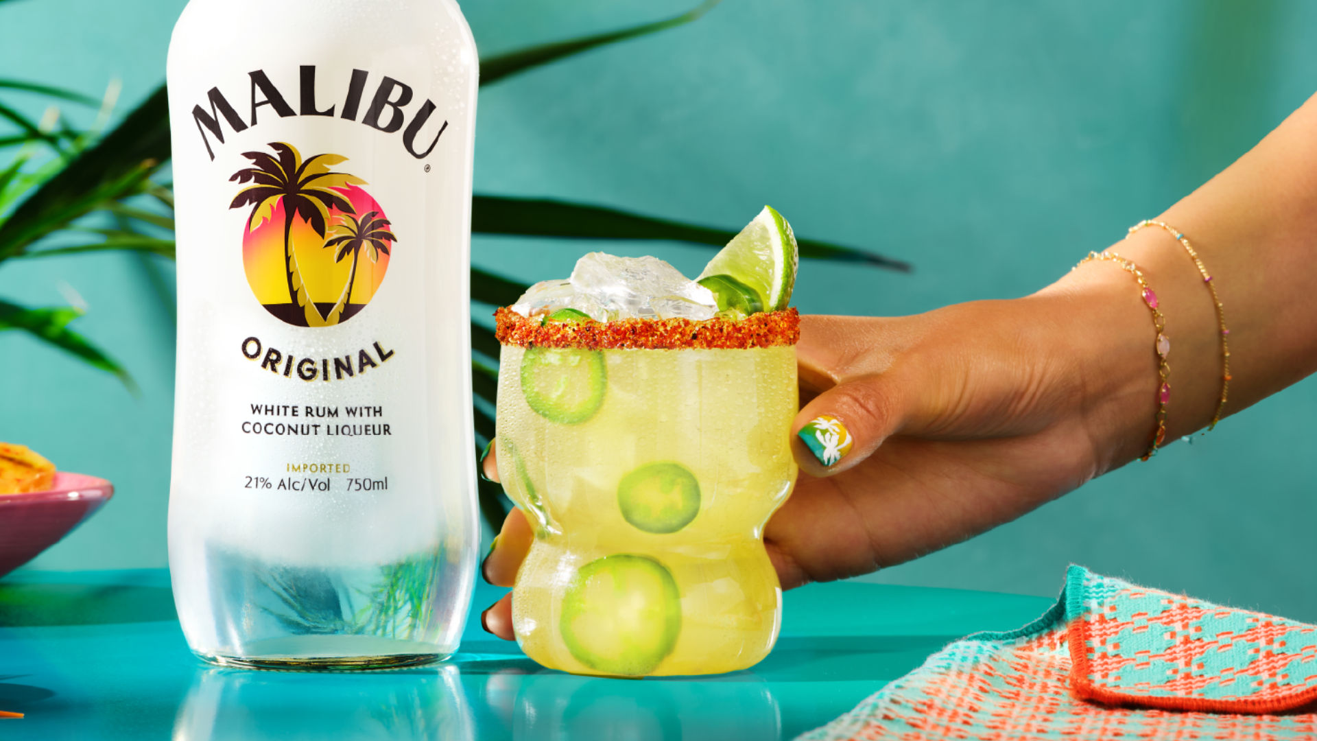 Malibu Pina Toreada drink with Malibu bottle