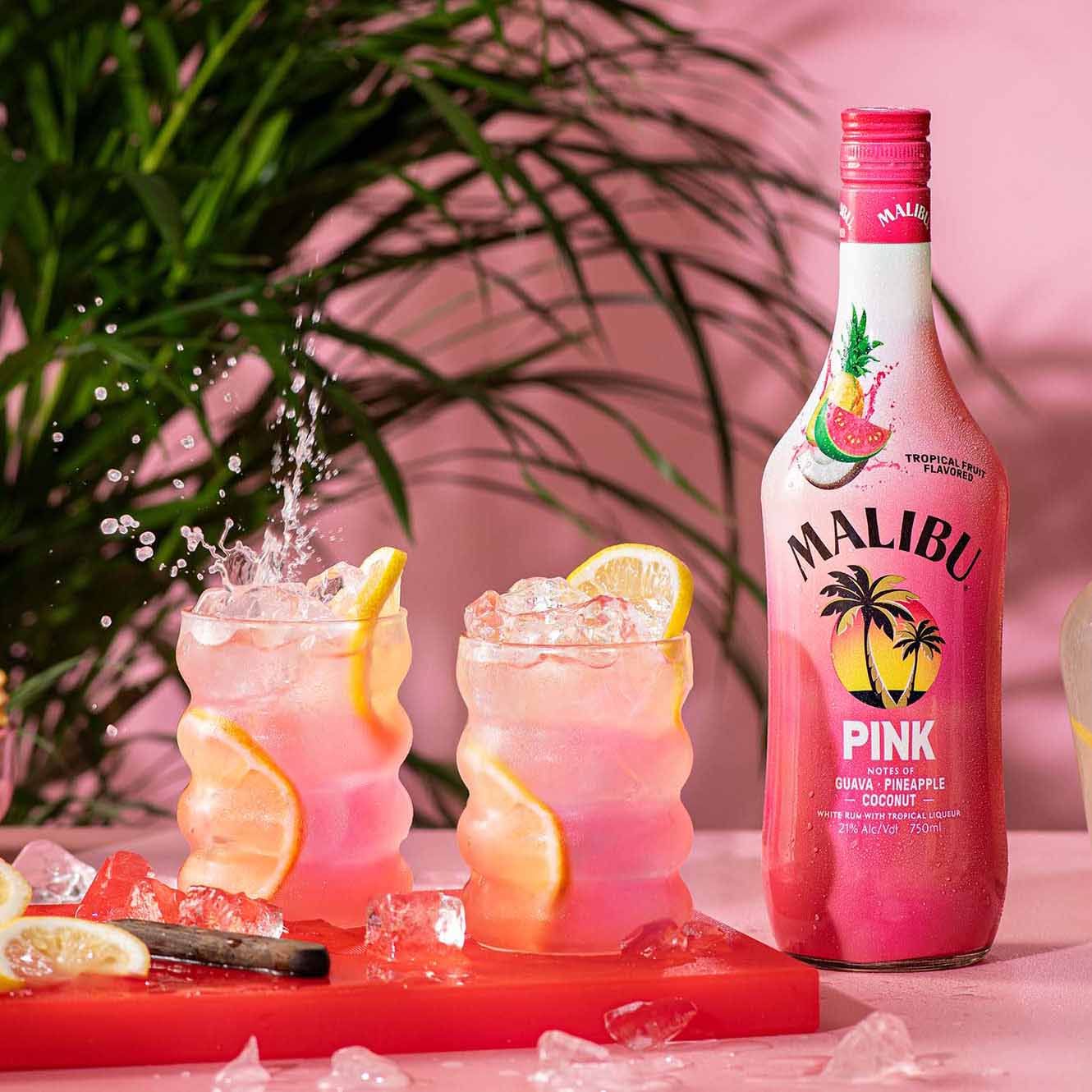 Malibu Pink Lemonade cocktails and Malibu Pink Bottle