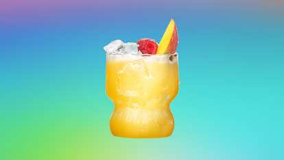 Malibu Raspberry & Mango Mixer served over ice with raspberry and mango slices for a smooth, fruity tropical refreshment.