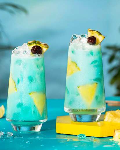 2 Blue Hawaiian cocktails
