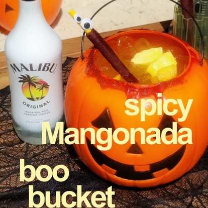 just dropped the halloween cocktail bucket of our SCREAMS!

🥭🎃Malibu Mangonada🎃🥭
1 ½ parts Malibu Original
2 parts mango…